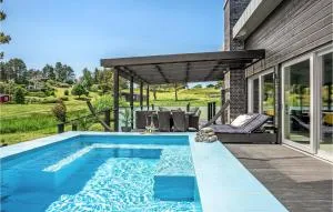 Beautiful Home In Ebeltoft - Handrup