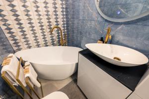 Środmieście Apt - Top Location, Tram&Park nearby - by Rentujemy