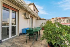 Appartamento con 2 Camere da Letto, Balcone e Terrazza