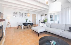 Awesome Home In El Rafol Dalmunia