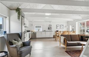 3 Bedroom Gorgeous Home In Asaa