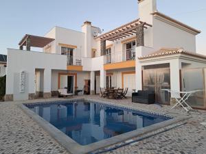 DAR Arrifana- Stylish 4-Bedroom Villa -Ocean Views - 3hvězdičkové hotely ve městě Aljezur