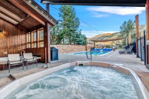 The West 3324 Updated 2 Bedroom Plus Loft with Easy Walk to Gondolas, Views, Amenities