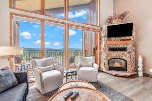The West 3324 Updated 2 Bedroom Plus Loft with Easy Walk to Gondolas, Views, Amenities