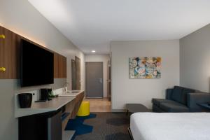 1 King Bed, Mobility Accessible Suite, Roll-In Shower, Non-Smoking room in Microtel Inn & Suites by Wyndham Winchester