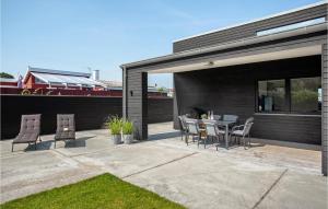 Beautiful Home In Sæby With Harbor View