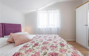 3 Bedroom Nice Apartment In Gornje Rastane 