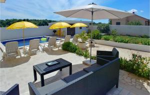 3 Bedroom Beautiful Home In Muntic