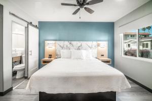 King Studio with Sofa Bed room in Pacific Inn and Suites