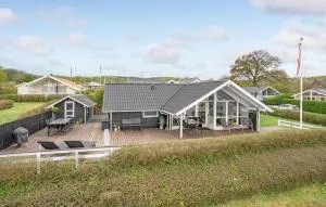 Amazing Home In Bjert - Bjert Strand