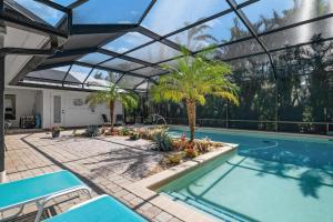 Agave Sun! Modern, tropical pool home just off Anna Maria Island!