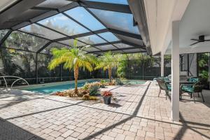 Agave Sun! Modern, tropical pool home just off Anna Maria Island!