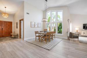 Agave Sun! Modern, tropical pool home just off Anna Maria Island!