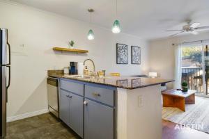 Pet Friendly Apt w Pool Minutes from Zilker Park in Austin