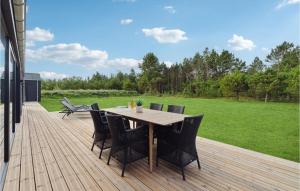 4 Bedroom Stunning Home In Strandby