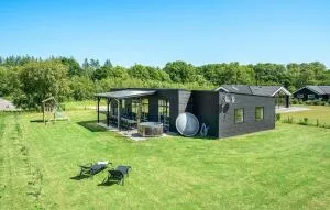 Seven-Bedroom Holiday Home In Glesborg - Glesborg