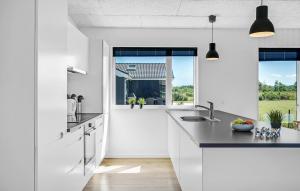 Seven-Bedroom Holiday Home In Glesborg