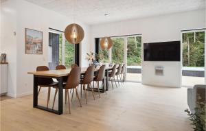 Lovely Home In Ebeltoft With Sauna