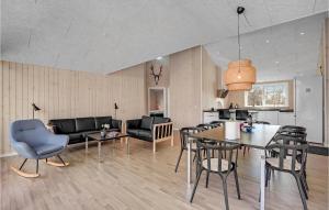 Cozy Home In Grenaa With Kitchen