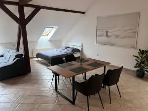 Velký podkrovní mezonet 100m2 - Povrly