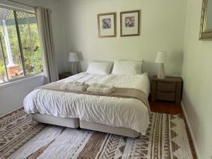 Pen-Y-Pont 4 bedroom riverfront retreat with cottage charm