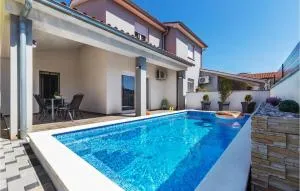 Stunning Home In Skatari With Wifi - Škatari