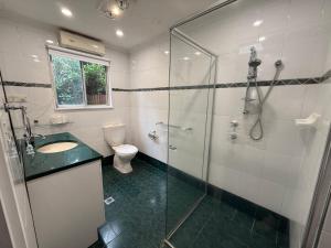 Pen-Y-Pont 4 bedroom riverfront retreat with cottage charm