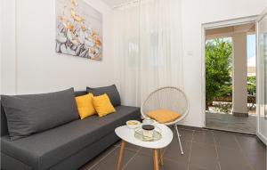 2 Bedroom Cozy Apartment In Zaboric 