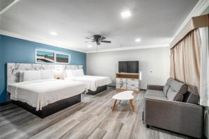 Deluxe Double Room room in Pacific Inn and Suites