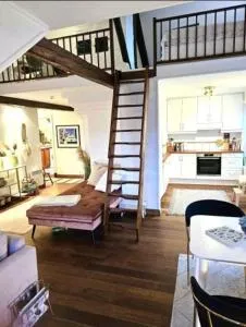 Sentral loftsleilighet med sjøutsikt - 克拉格勒