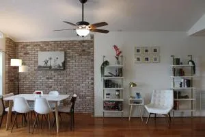 Beautiful Wooded Retro Style Home - Malvern