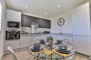 Modern, Cosy Whole House Wifi Close To Attractions - High Hazels