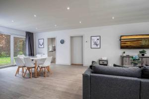 3 BR Bungalow close to Peak District with Garden