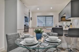 Magnificent, renovated whole house with garden