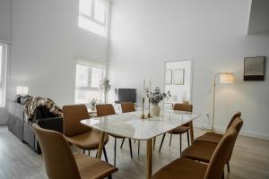 Chic Urban Retreat in Heart of LA, 2 Bedroom and 1 Loft - Hotel, Los Angeles