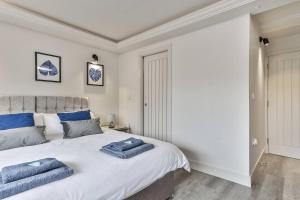 Spacious, Modern 2 Bed Apartment With Ensuites