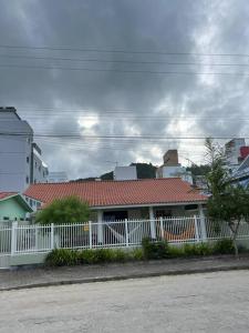 Casa na Praia de Palmas com 3 Dormitórios Gov Celso Ramos SC