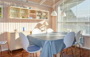 Three-Bedroom Holiday Home In Albak