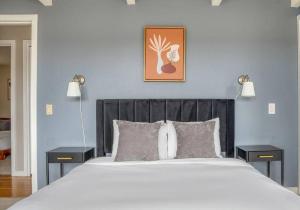 Lake View Relaxing Bellevue Home