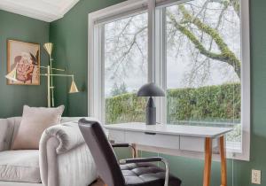 Lake View Relaxing Bellevue Home