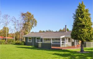 Three-Bedroom Holiday Home In Albak