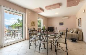 4 Bedroom Cozy Home In Medici