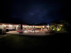 Villa Solara 6 - Luxury 6 Bedroom Villa with Pool, Golf & Lake View