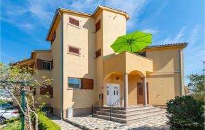 Stunning Apartment In Valbandon