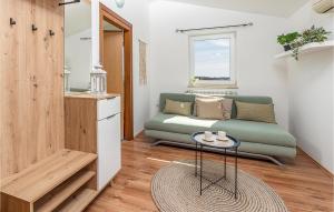 Stunning Apartment In Valbandon