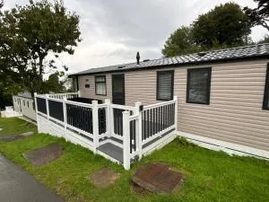 KMC-Country Breaks Bideford Bay At Glade - 克洛韦利