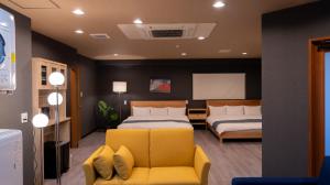 RAYS STAY - Direct from KIX, 5min train to Namba, 2King Beds-