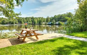 Lovely Home In Oosterwolde With Wifi