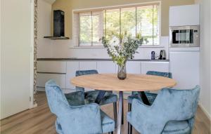 Lovely Home In Oosterwolde With Wifi