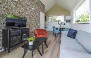 Lovely Home In Oosterwolde With Wifi